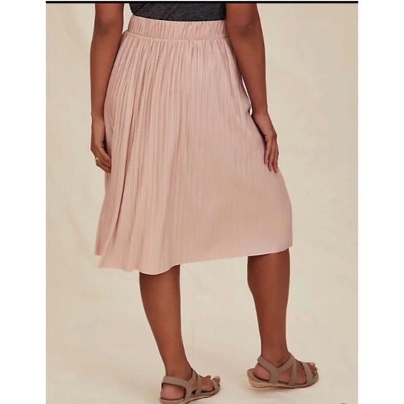 Torrid Pale Pink Accordion Pleat Midi Skirt Size 2 - Picture 2 of 4